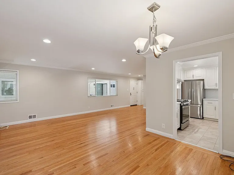 Luxury Apartment Available in gated Community downtown Palo Alto! — Photo 6