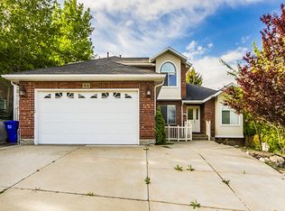 16 E Old Haul Rd, Centerville, UT 84014