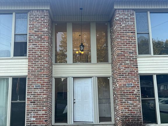 2nd image of 1600 W Broadway St #4
