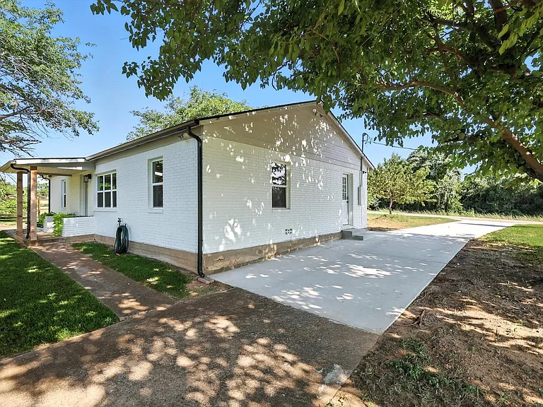 FM 2048 — Photo 12