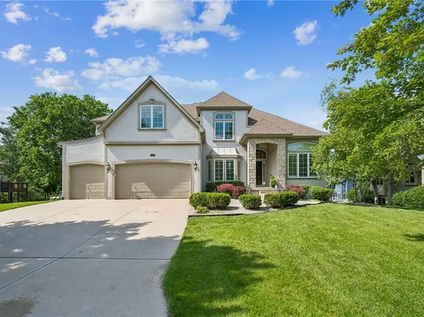 13232 Falmouth St, Leawood, KS 66209