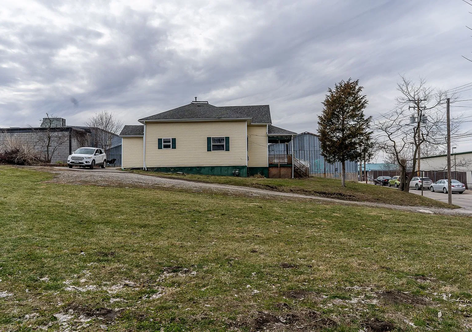 2 bed | 1 bath Home — Photo 1