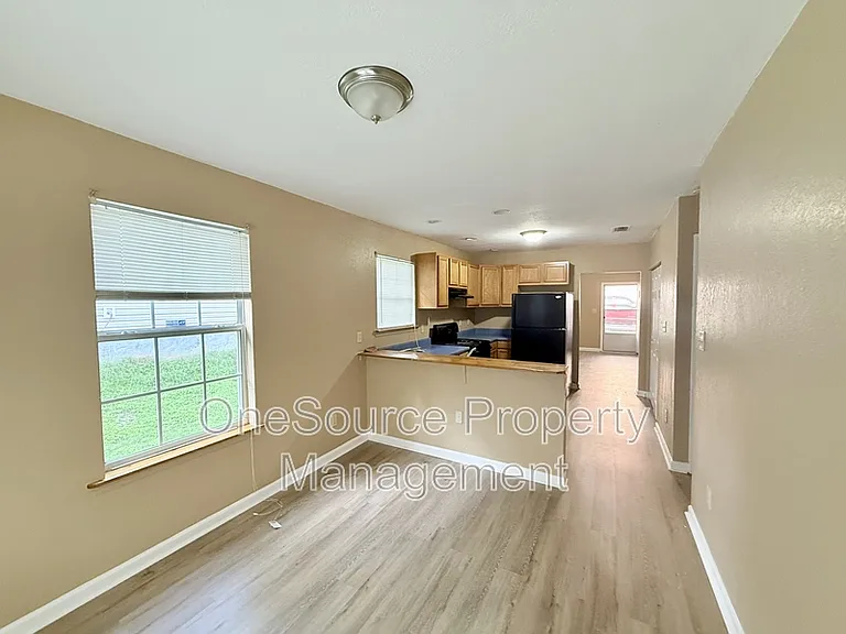 216 S Jackson St — Photo 11