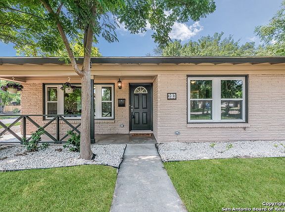 5th image of 203 Maplewood Ln