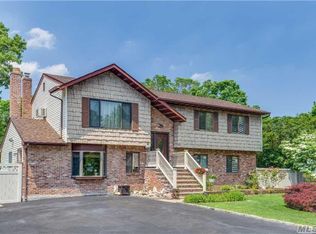 5 Floral Park St, Islip Terrace, NY 11752