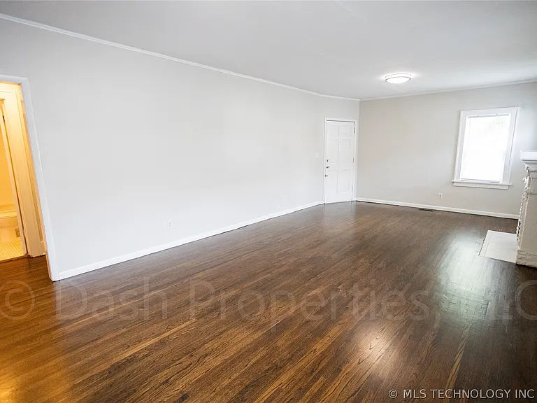 1119 S Florence Ave — Photo 13