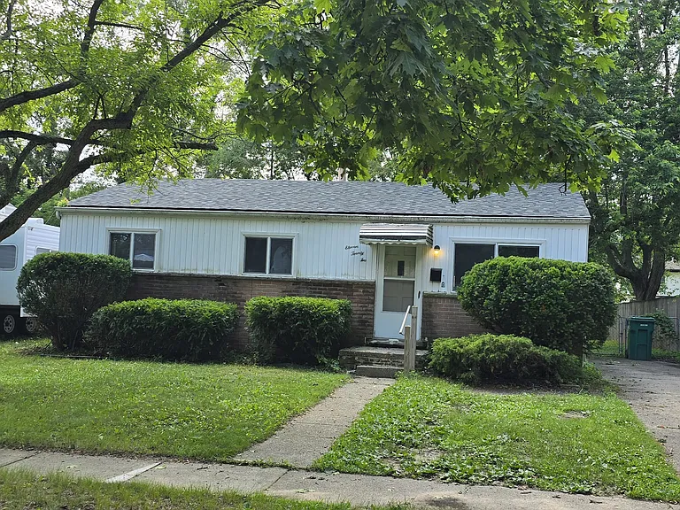 1122 Lexington Pkwy — Photo 1