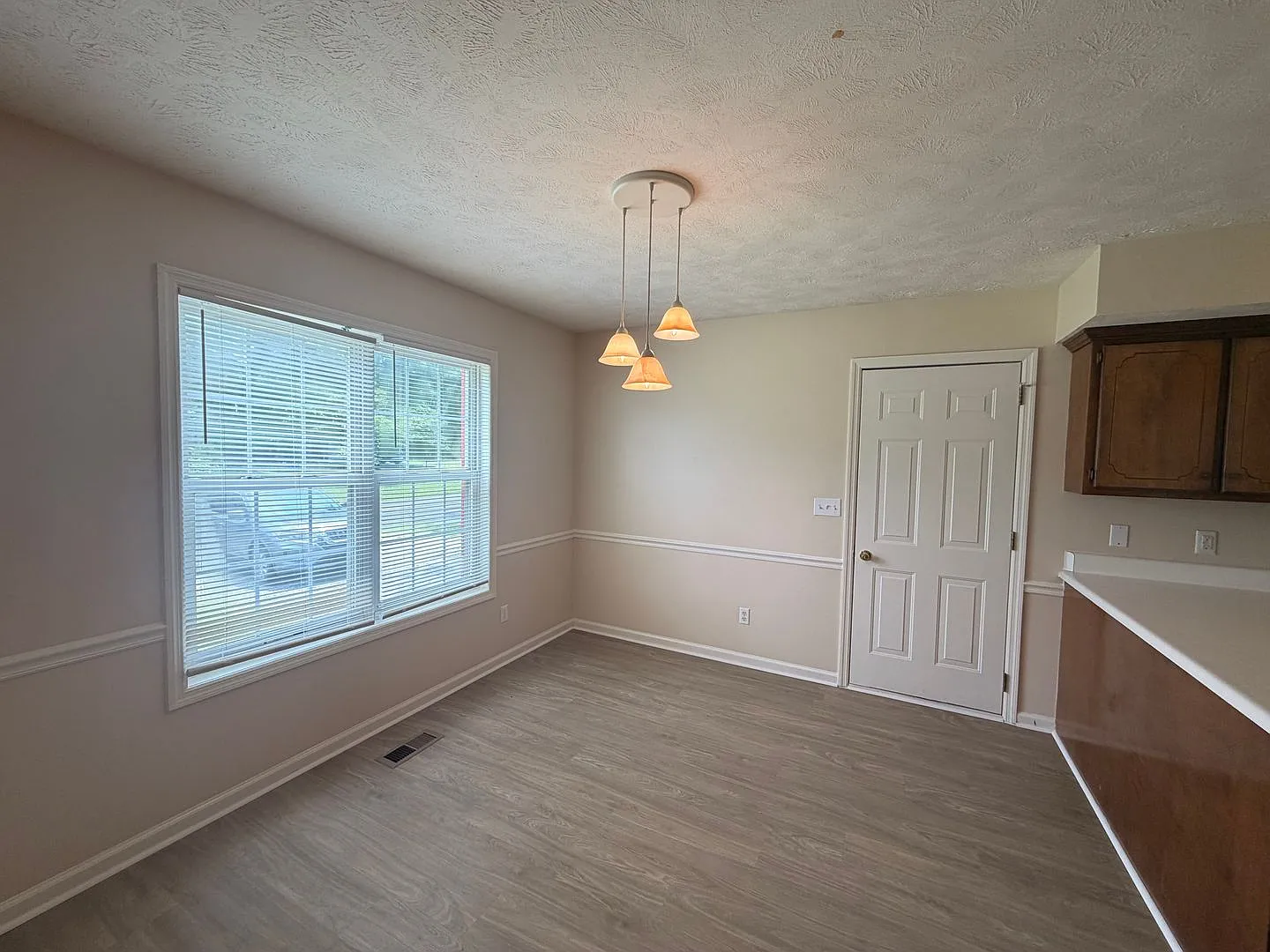 Move-In Ready! Fresh Updates, Fenced Backyard & Prime Smyrna Location! — Photo 3