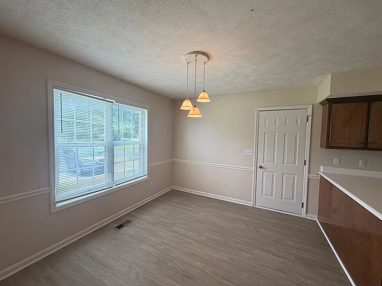 406B Hazelwood Dr — Photo 3