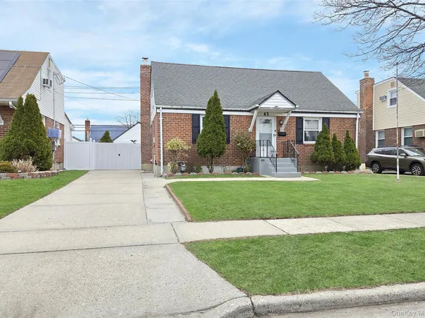 43 McAlester Avenue, Hicksville, NY 11801