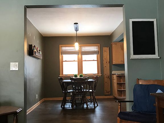 2nd image of 372 Murray St