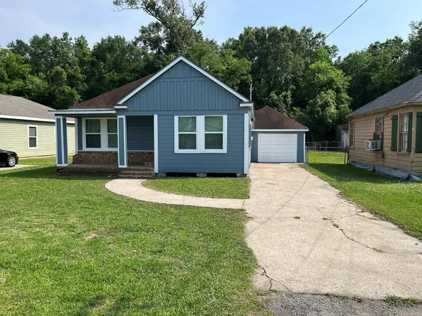 1755 Parry St, Beaumont, TX 77703