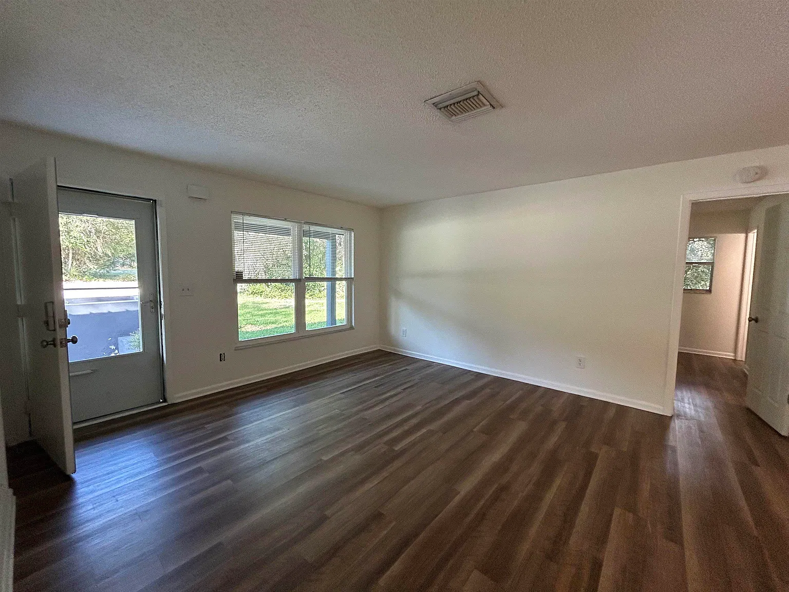 2 bed, 1237 sqft, $2,000 — Photo 4