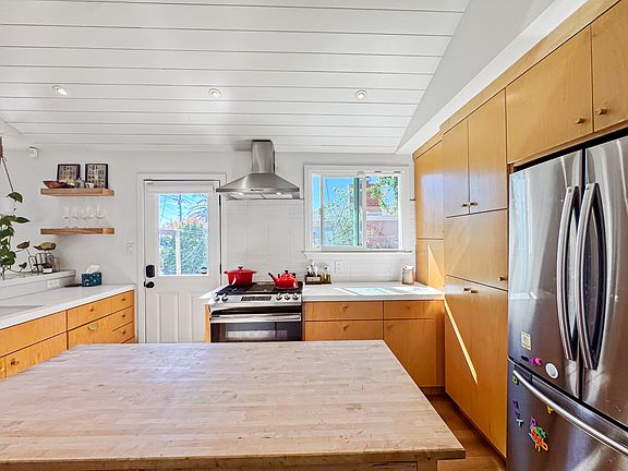 5th image of 2855 Downer Ave
