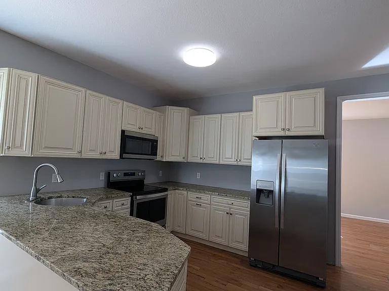 1130 Twin Hill Ln — Photo 8