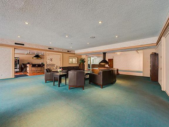 3rd image of 5900 Canterbury Dr APT A103