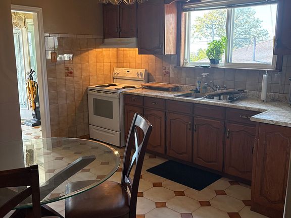 5th image of 50 Deevale Rd