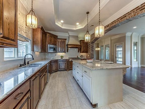 4th image of 209 Gleneagles Cir