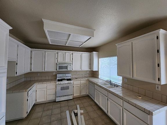 4th image of 397 Weider Ct