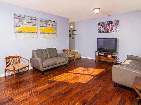 4th image of 1555 Park Pl