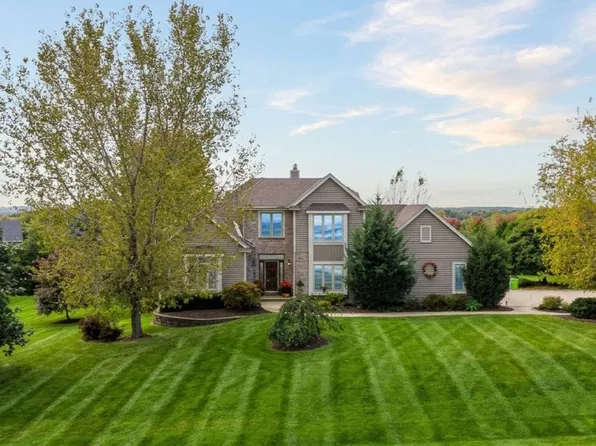 N52W26889 Laura WAY, Pewaukee, WI 53072