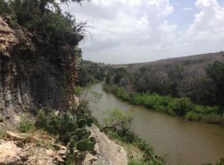 2044 Bluff Creek Dr, Strawn, TX 76475