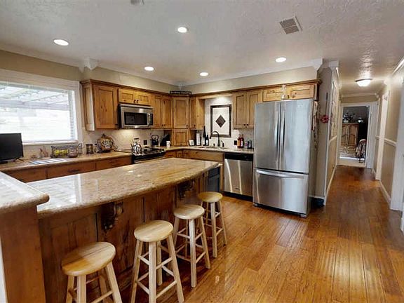 3rd image of 173 Tilia Ln