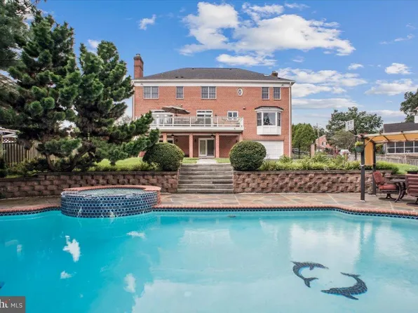 9917 Kendale Rd, Potomac, MD 20854
