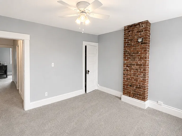 390 E Whittier St — Photo 12