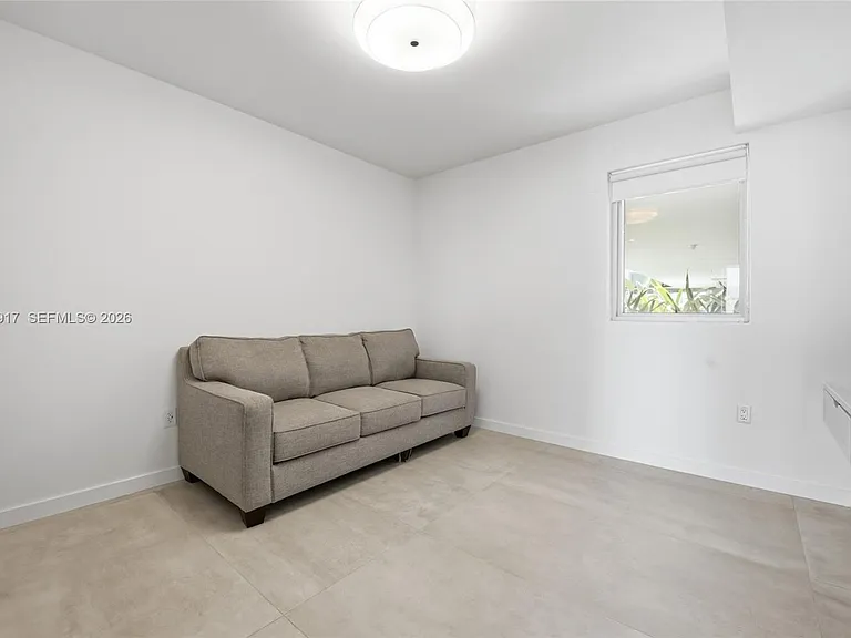 1201 20th St #410 — Photo 33