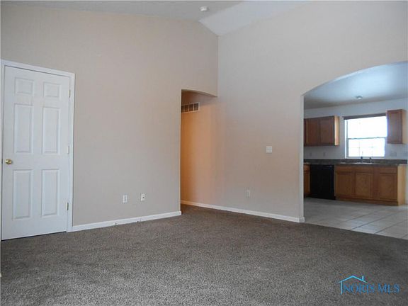 3rd image of 10 Dunderry Ln
