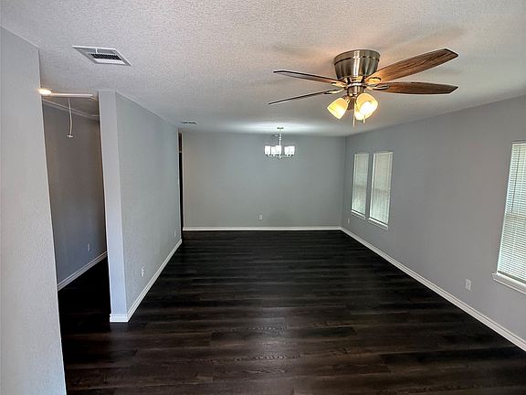 3rd image of 3823 Jamaica St