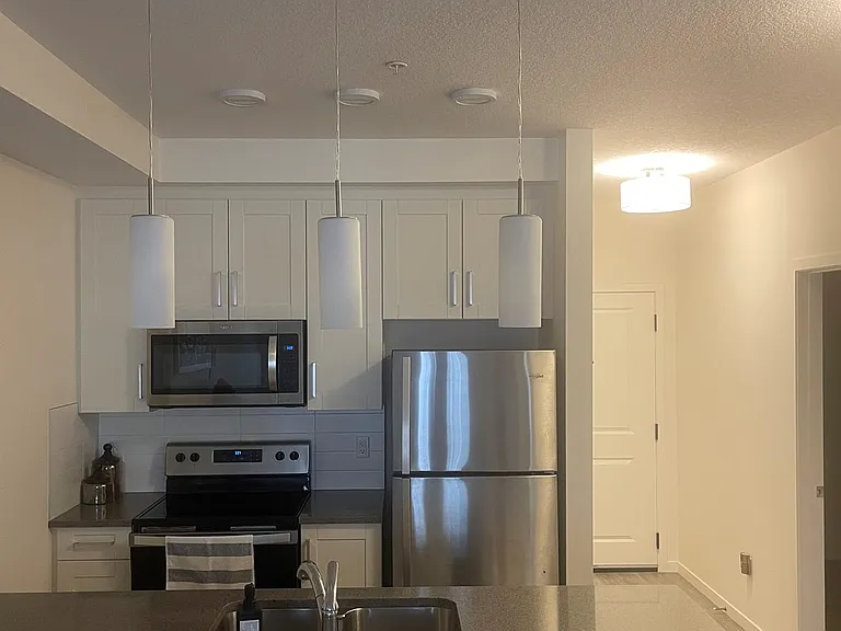 207-30 Mahogany Mews SE #207 — Photo 2