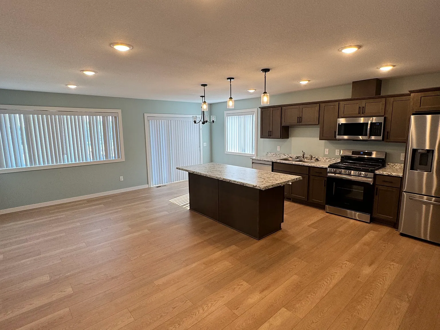4 bed, $3,200 — Photo 4
