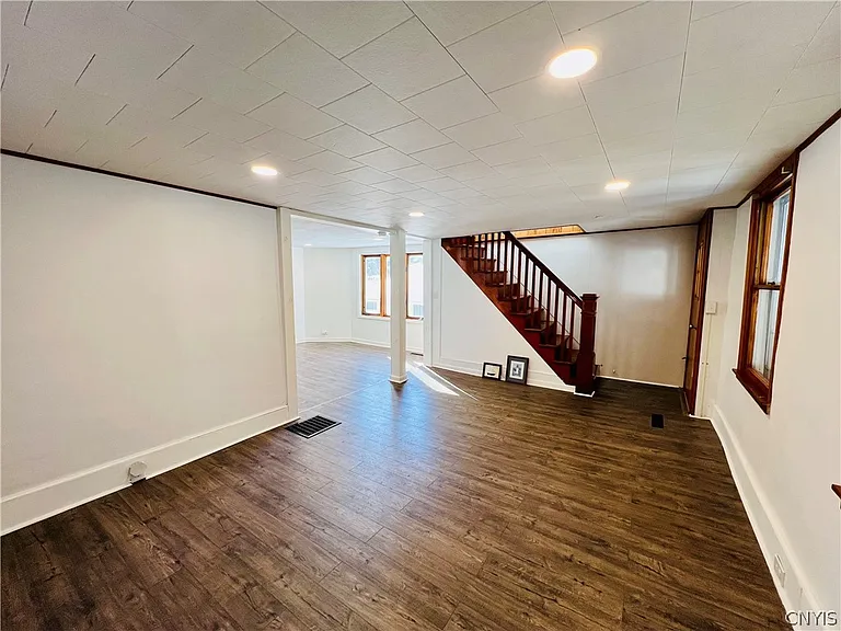 140 E Oneida St — Photo 12