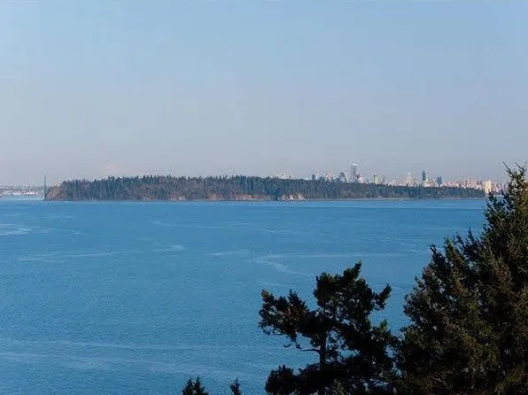 3699 Sunset Ln, West Vancouver, BC V7V 0A9