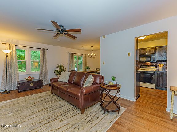 4th image of 3017 Squire Blvd