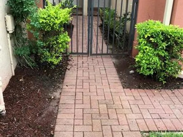 4310 Vineyard Cir, Fort Lauderdale, FL 33332