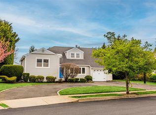1970 Brook Park Drive, Merrick, NY 11566