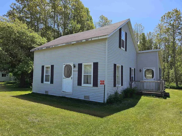 13939 Boucha St, Engadine, MI 49827