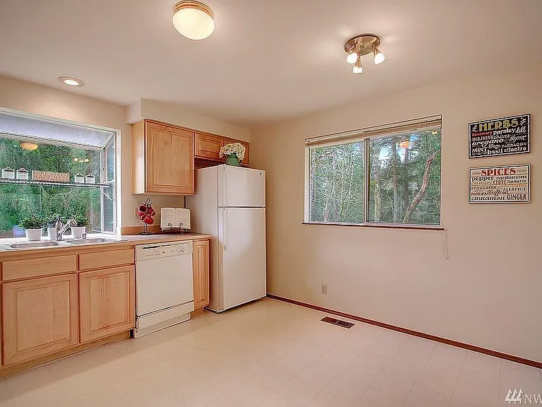 4124 211th Ct NE — Photo 8