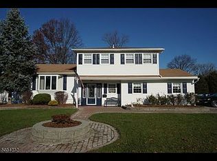 72 Dorset Dr, Clark, NJ 07066