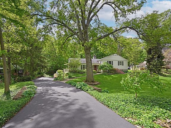 2nd image of 1465 Oak Knoll Dr