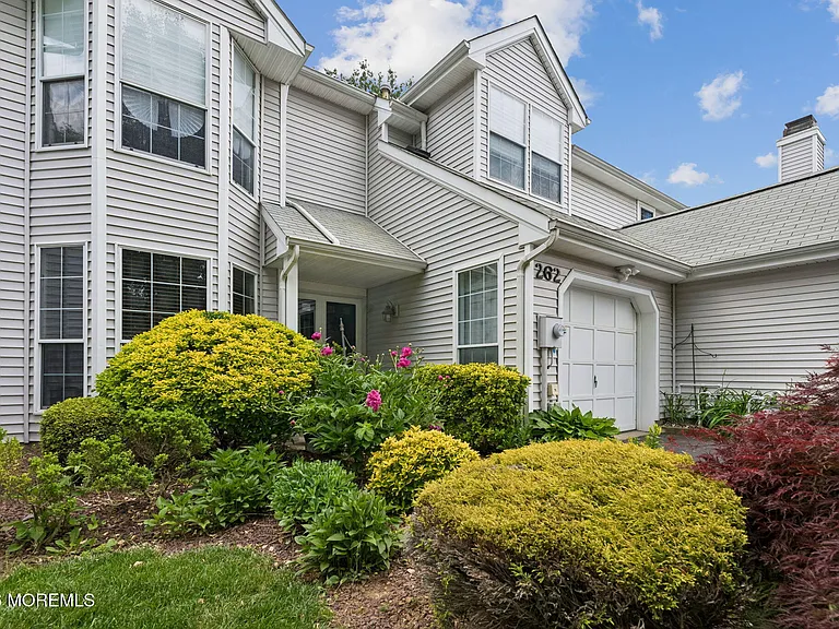262 Daffodil Dr — Photo 2