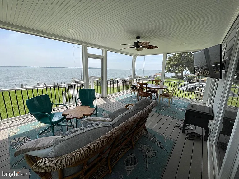 2513 Barrison Point Rd — Photo 6