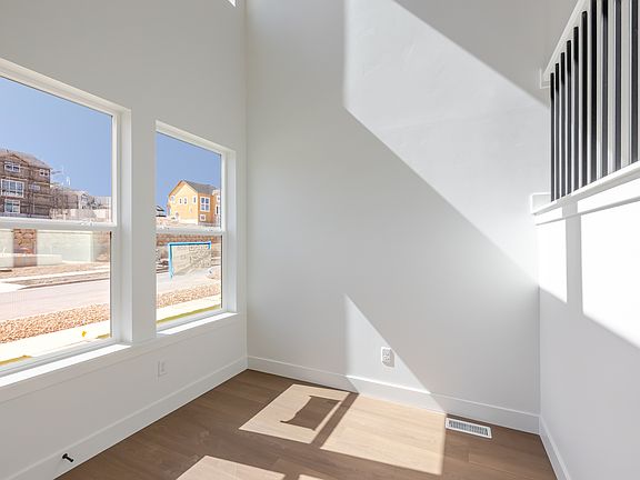 4th image of 812 N Banner Dr #658