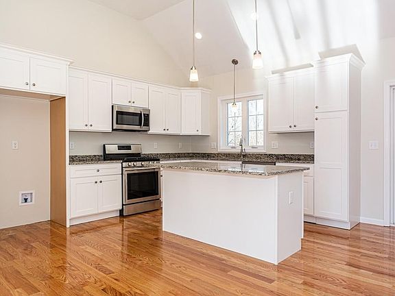 4th image of 13 Maitland Ave