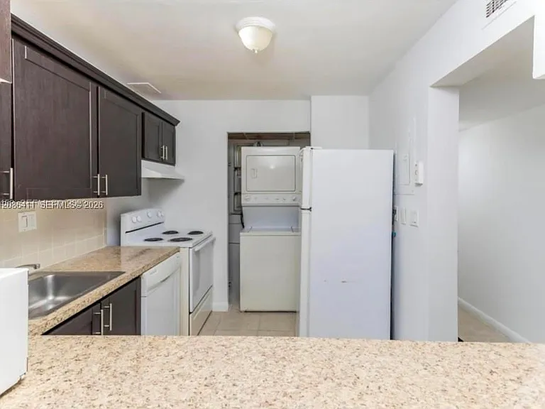 7900 Fairview Dr #105 — Photo 2