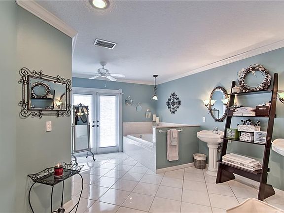 4th image of 1006 Lady Guinevere Dr
