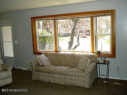 4th image of 5874 Glenbrook Dr SE
